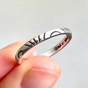 Sale! 🌙 Sterling Silver Wave Pattern Ring Band, size 5.75